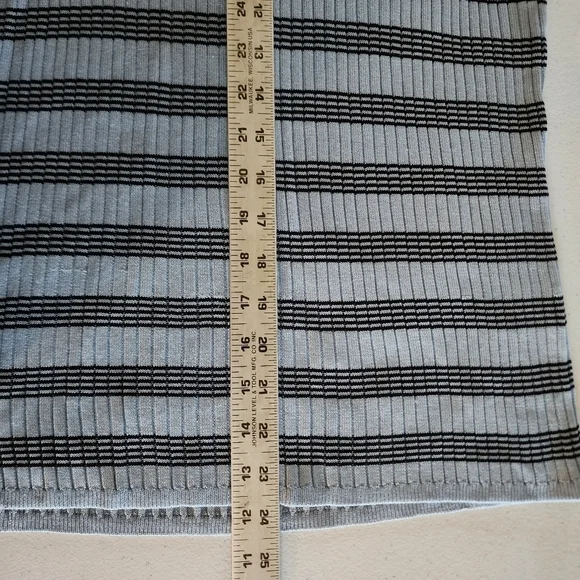 Vintage Burberrys Silk Blue Striped Sleeveless Ribbed Knit Women's Top S… - Picture 11 of 16